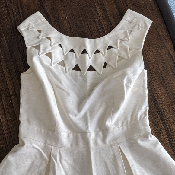 [Forever 21] 🤍Cocktail Dress - Picture 3 of 10